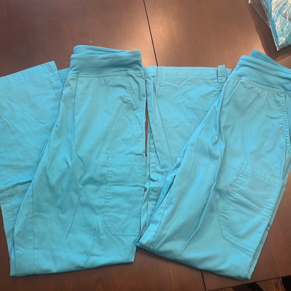 Uniform Advantage Butter soft stretch teal scrub pants. Teal size small